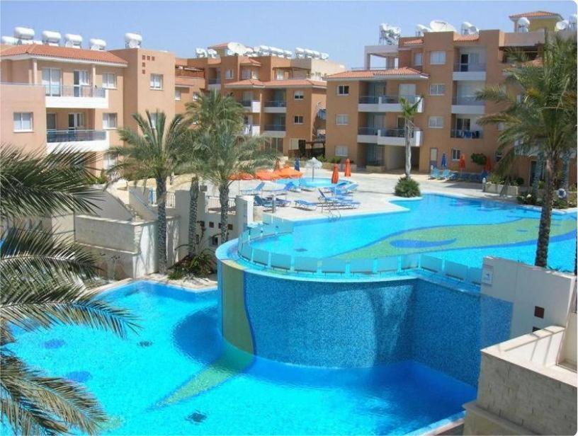 Apartment Sunny 2 Bed Home, In Universal Paphos
